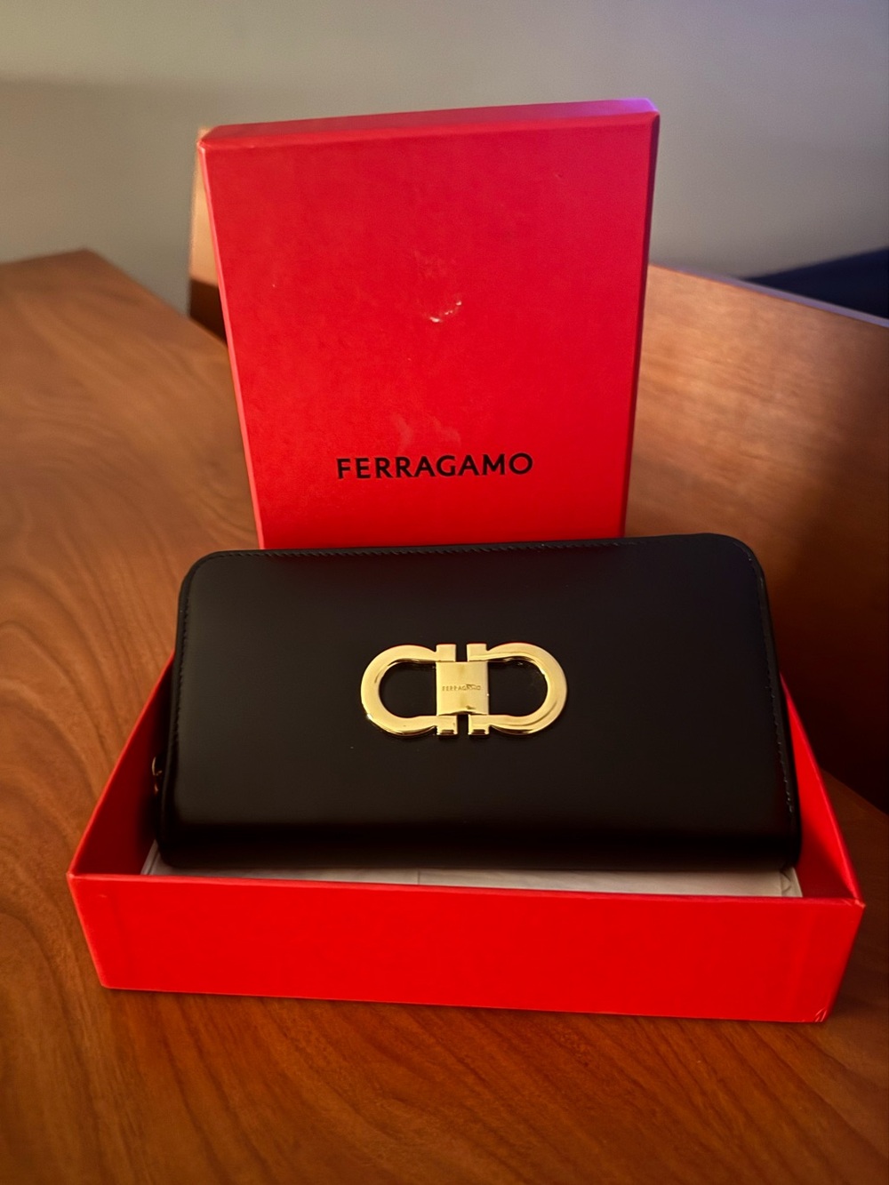 Salvatore Ferragamo Leather Wallet w Gold Gancini Hardware NWT Care card  & Box